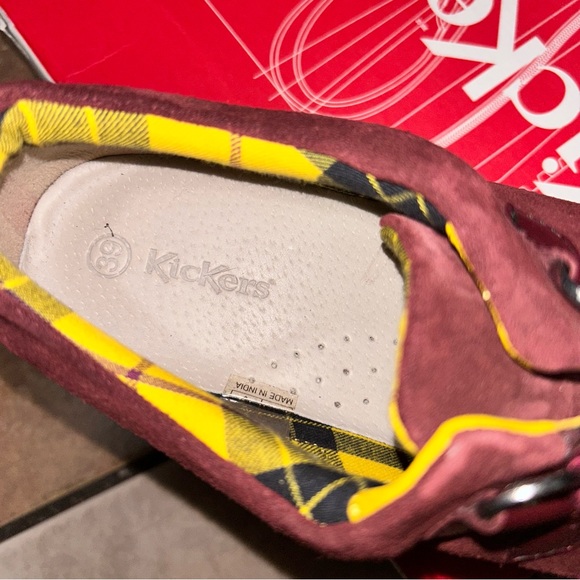 Kickers - Picture 2 of 4